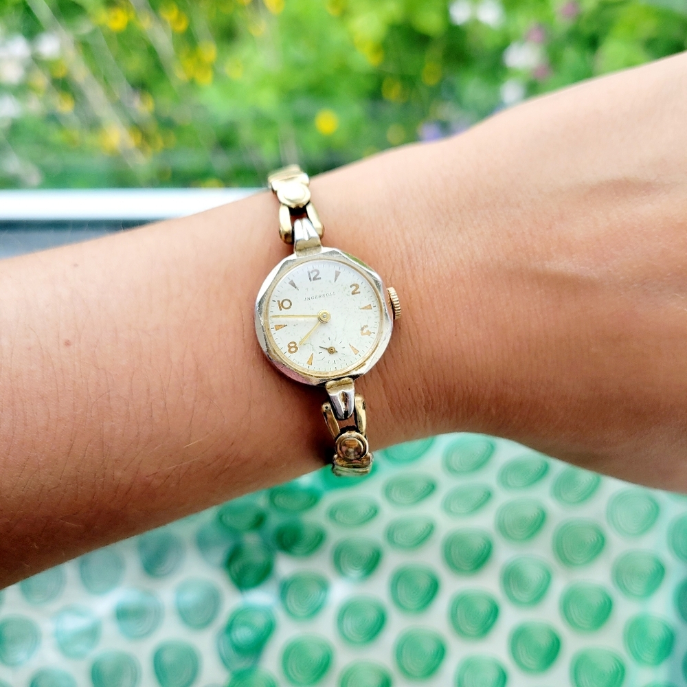 Vintage Ingersoll Dainty Classic Stretch Watch